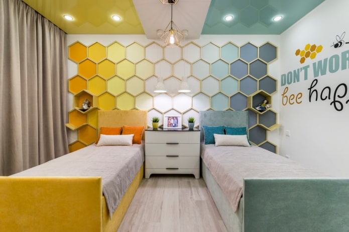 soffitto teso multicolore nella cameretta dei bambini