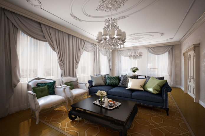 soffitto teso con modanature in stucco in soggiorno