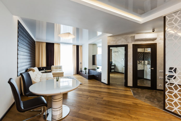 soffitto combinato nel soggiorno