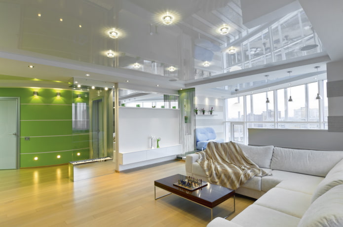 soffitto teso con faretti all'interno