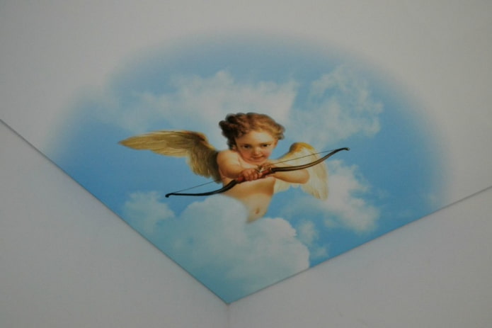 tela tesa con immagine di angeli