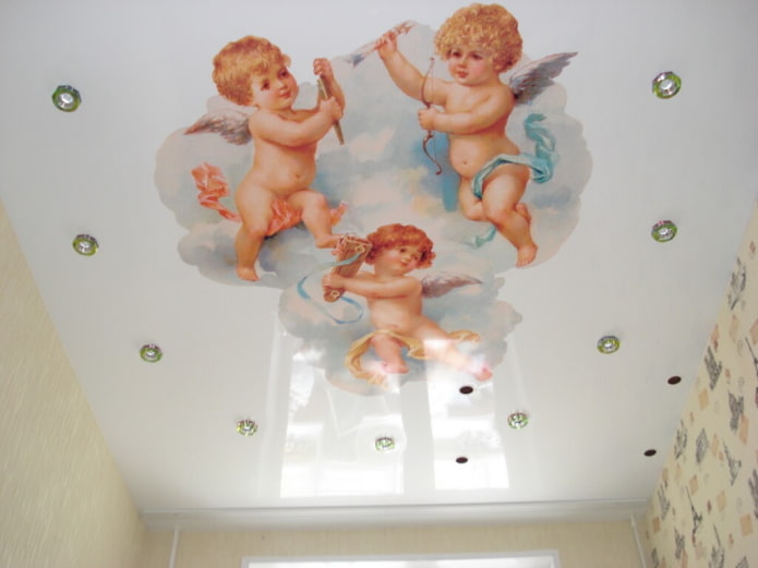 tela tesa con immagine di angeli