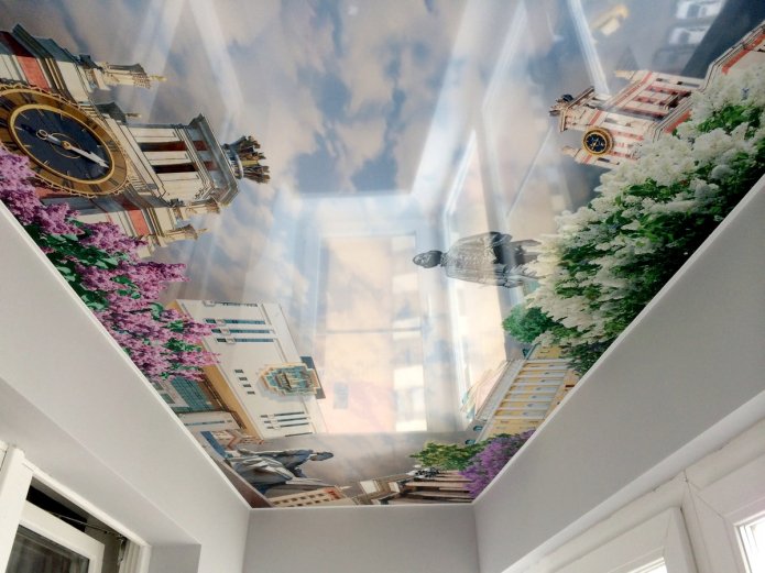 soffitto che amplia visivamente una piccola stanza