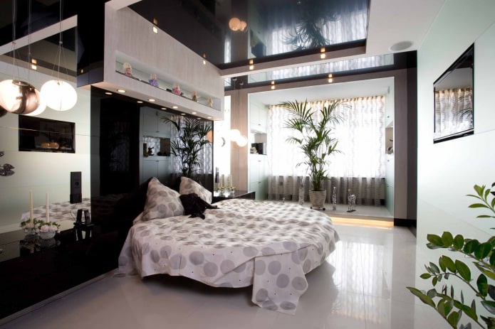 soffitto teso a due livelli nella camera da letto