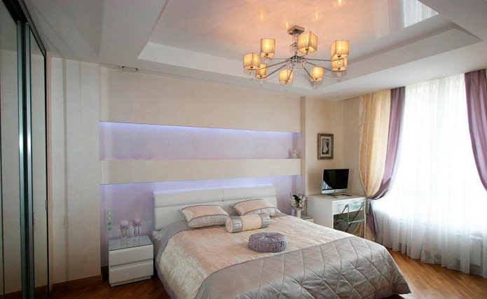 soffitto teso bianco a due livelli nell'interno della camera da letto