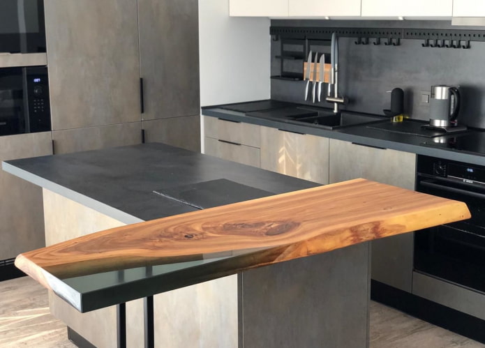 Piano di lavoro in legno e resina
