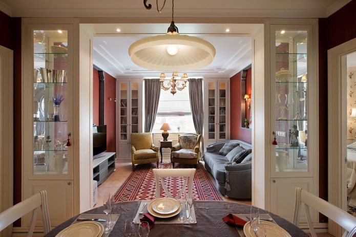 mobili in un interno in stile neoclassico