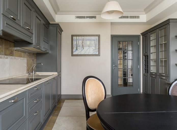 design delle porte negli interni in stile neoclassico