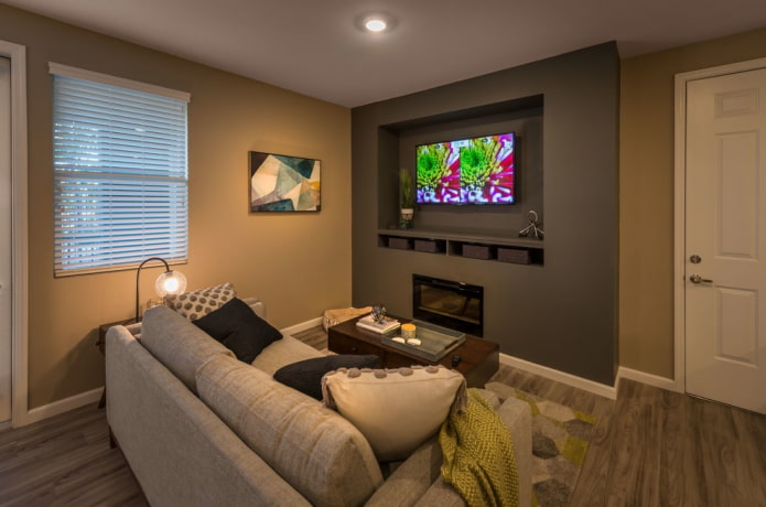 TV in una nicchia nella parete all'interno