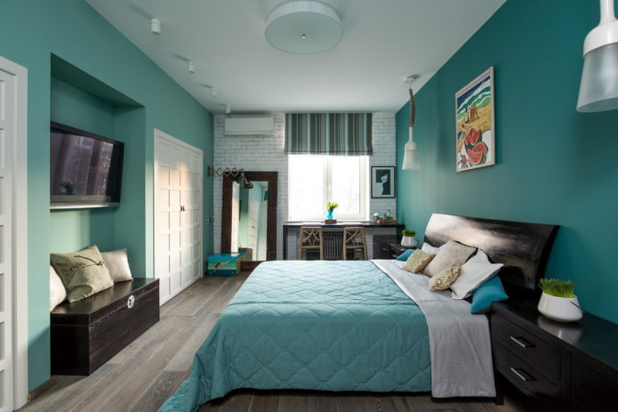 TV in una nicchia all'interno della camera da letto