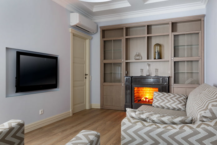TV in una nicchia nella parete all'interno