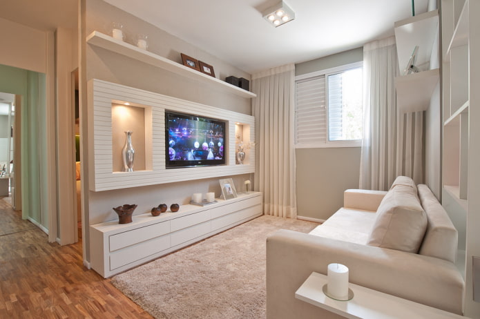 TV in una nicchia nell'interno del soggiorno