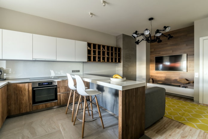 TV in una nicchia in laminato all'interno