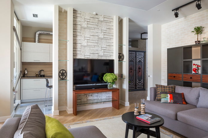 TV in una nicchia in una partizione all'interno