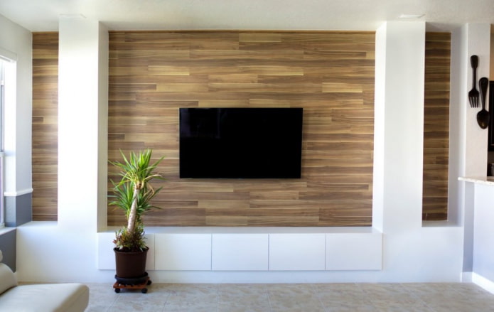 TV in una nicchia in laminato all'interno