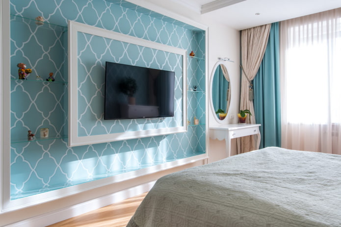 nicchia con carta da parati nell'interno della camera da letto
