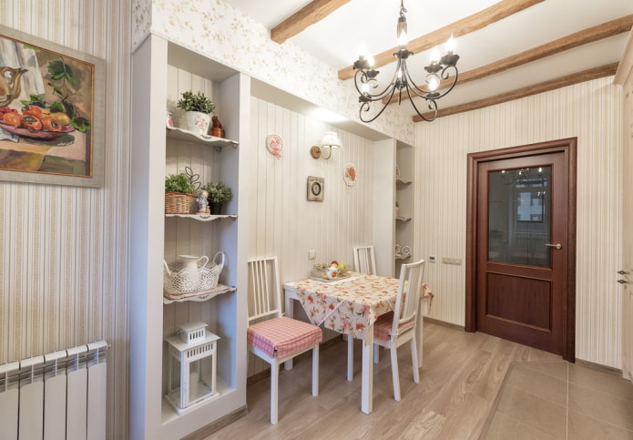 parete con nicchia all'interno in stile provenzale