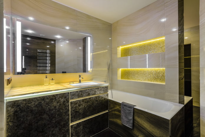 nicchie con illuminazione nell'interno del bagno
