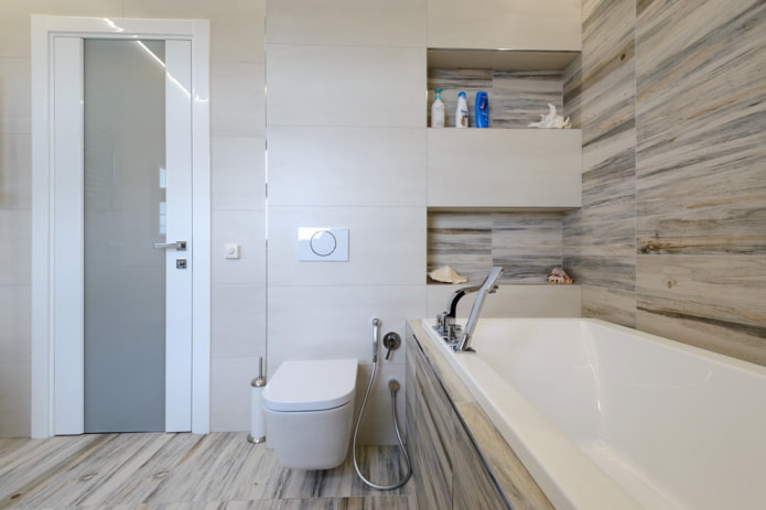 nicchie per shampoo nell'arredamento del bagno