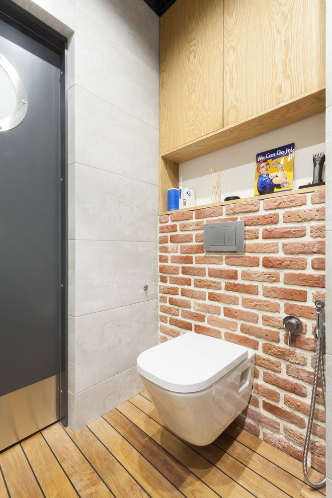 nicchia dietro il WC all'interno del bagno