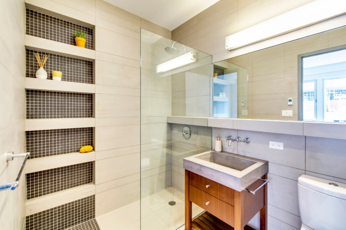 nicchie in mosaico all'interno del bagno