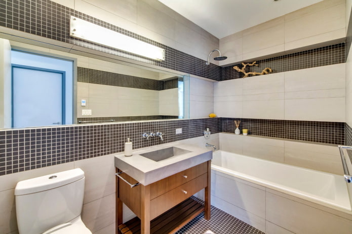 nicchie in mosaico all'interno del bagno