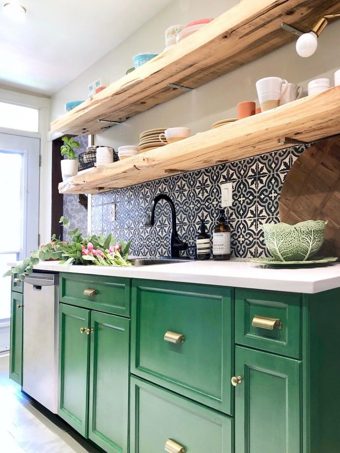 Cucina con ripiani