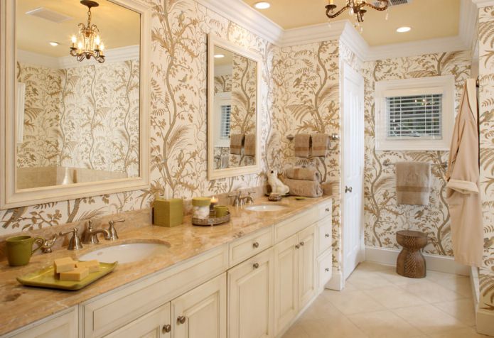 bellissima carta da parati beige in bagno
