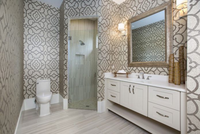 carta da parati con un ornamento in bagno