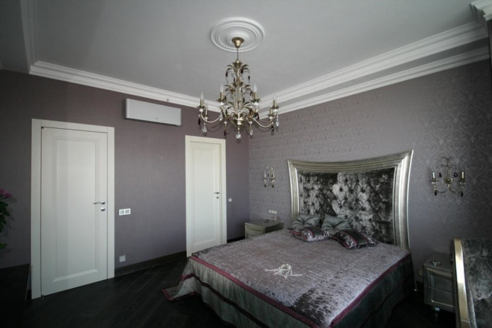 le pareti della camera da letto sono rifinite con una stessa combinazione di colori