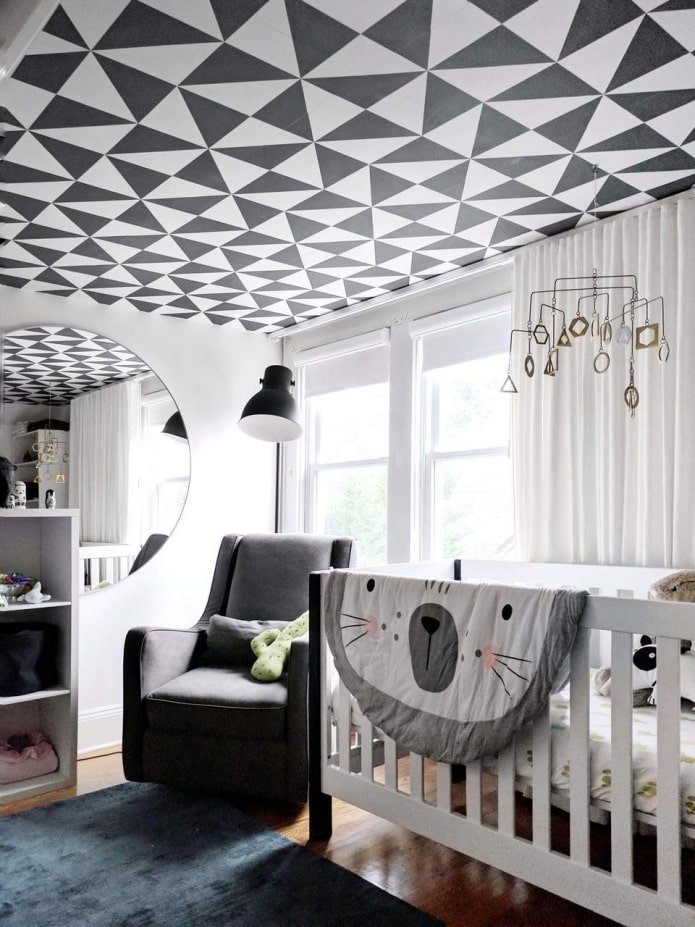 carta da parati con figure geometriche sul soffitto