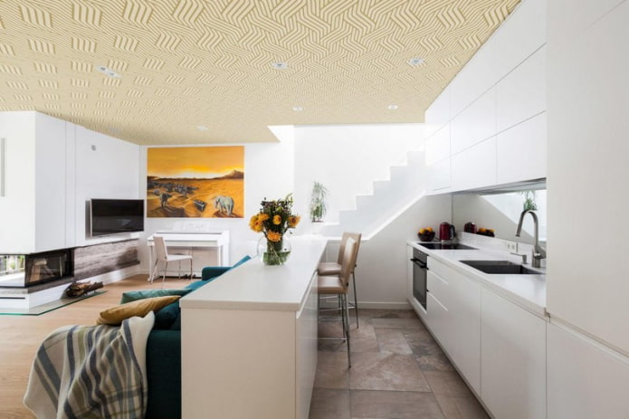 carta da parati beige per il soffitto negli interni