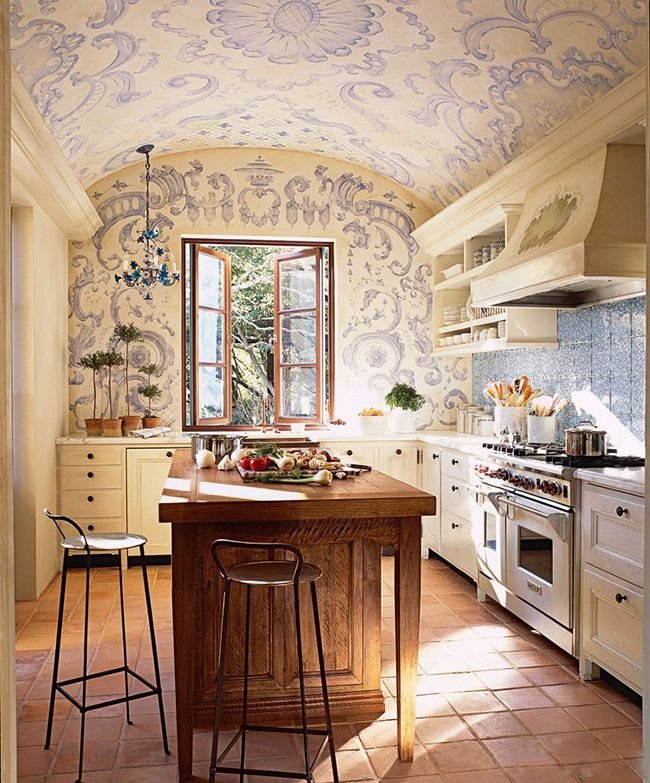 carta da parati per il soffitto nell'interno della cucina