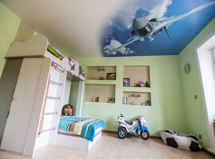 carta da parati fotografica sul soffitto in un interno