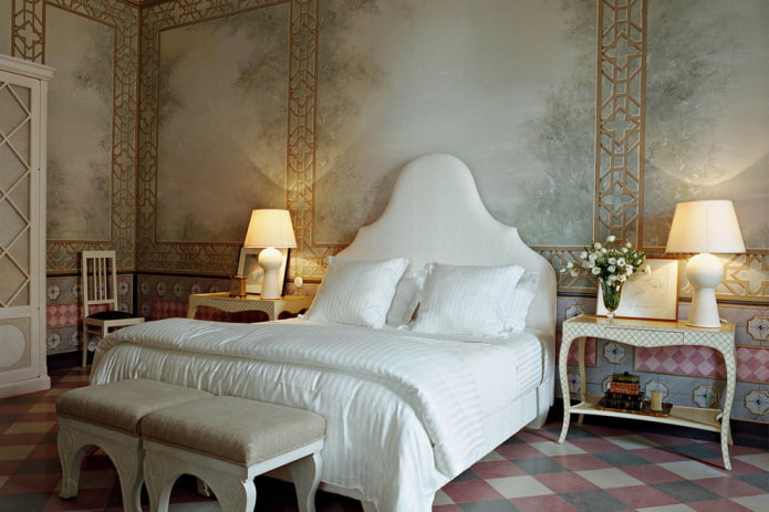 camera da letto classica con carta da parati