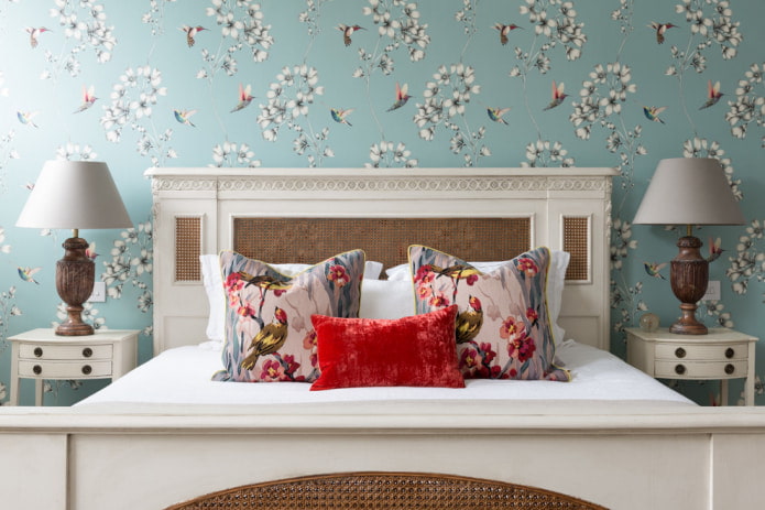design della camera da letto con carta da parati blu