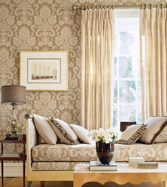 carta da parati con monogramma beige