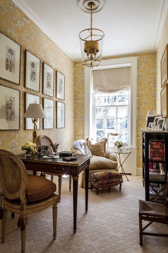 Carta da parati di carta nella sala da pranzo