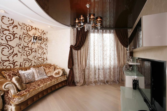 Soffitto teso bicolore nel soggiorno