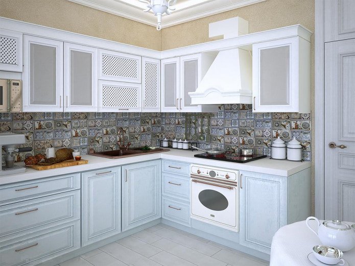 Cucina in stile provenzale dai colori chiari