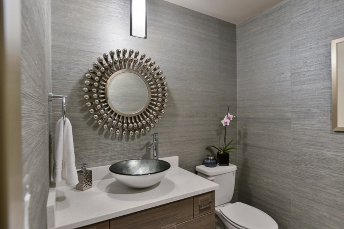 Carta da parati in ceramica nel bagno