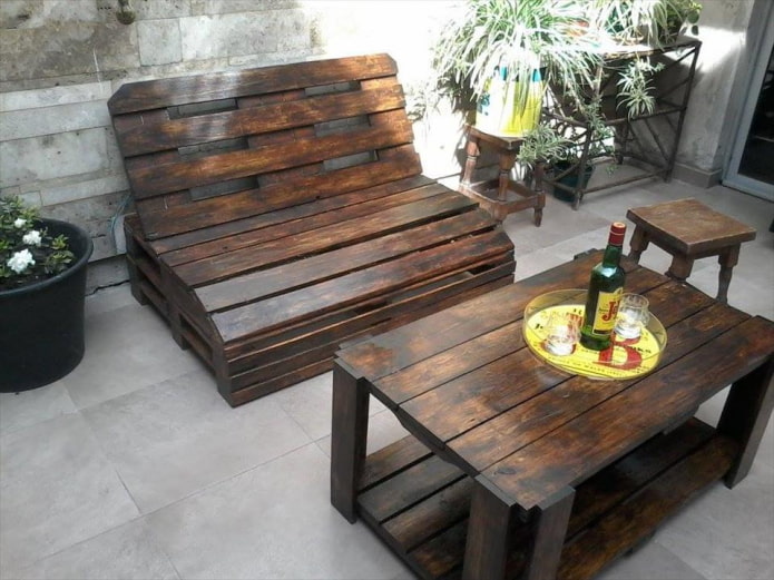 mobili da giardino in legno carbonizzato