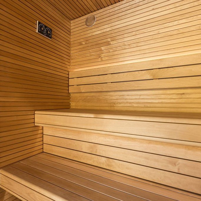 Pannellatura a luce stretta nella decorazione della sauna