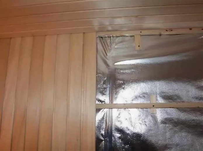 Rivestimento vasca da bagno con assicelle