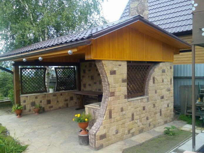 rivestimento di un gazebo con pietra decorativa
