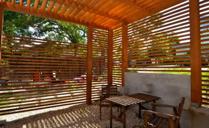 pareti del gazebo in doghe