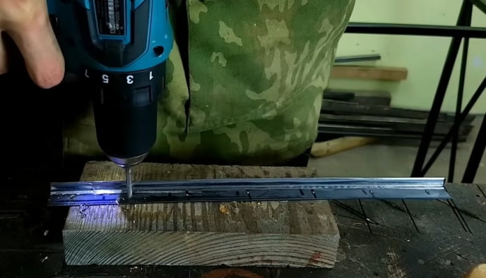 preparazione degli elementi di bordatura