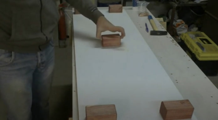 assemblaggio delle gambe