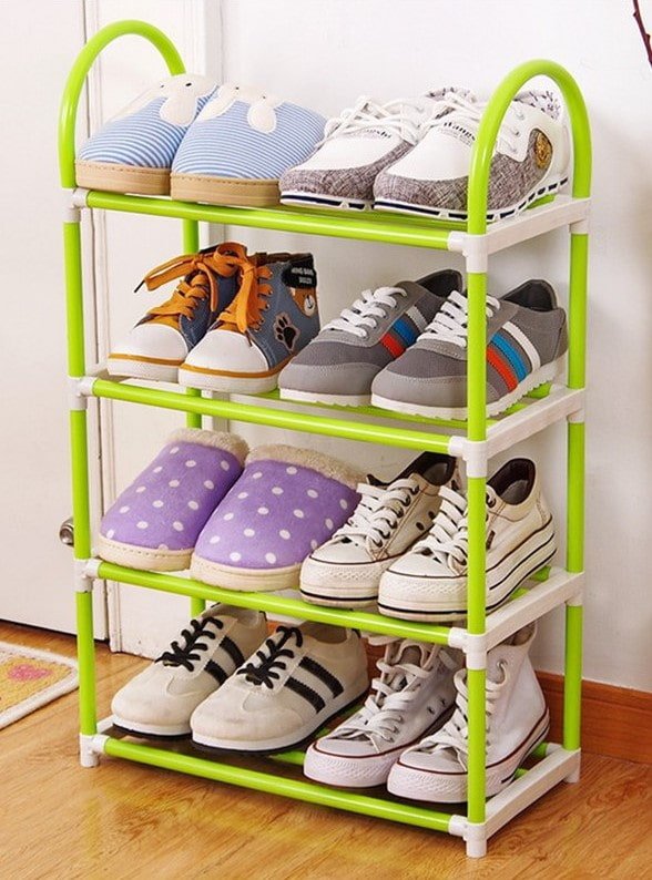 scarpiera per bambini all'interno