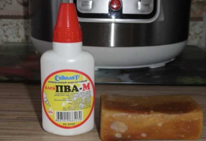 Colla vinilica e sapone per bucato